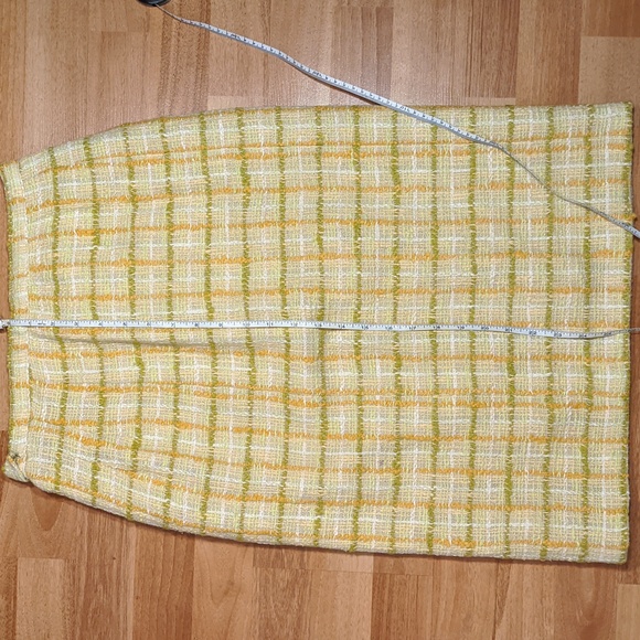 Vintage 60's yellow tweed suit from Silvia Mills in size 12 - Picture 6 of 10